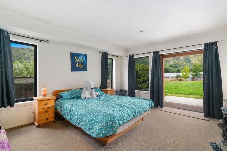 Photo of property in 2 Mathias Terrace, Arthurs Point, Queenstown, 9371