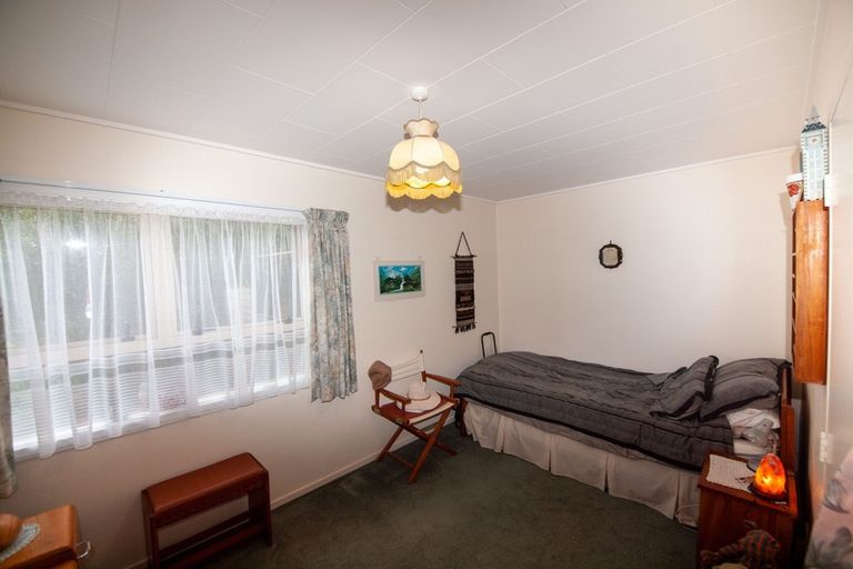 Photo of property in 8 Curacao Place, Grenada Village, Wellington, 6037