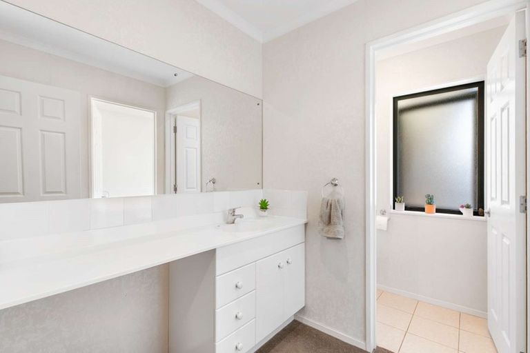 Photo of property in 16 Awaroa Stream Drive, Waiuku, 2123