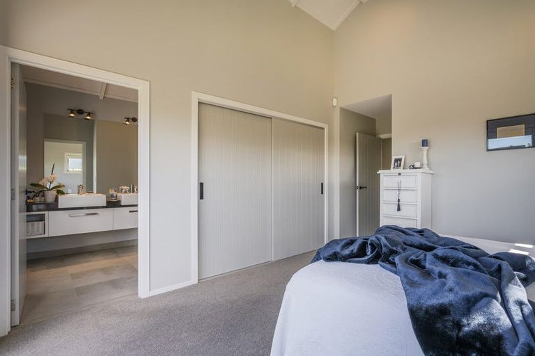 Photo of property in 18 Topping Place, Whitianga, 3510