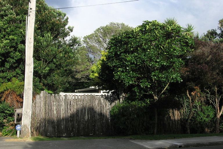 Photo of property in 60 Waimea Road, Waikanae Beach, Waikanae, 5036