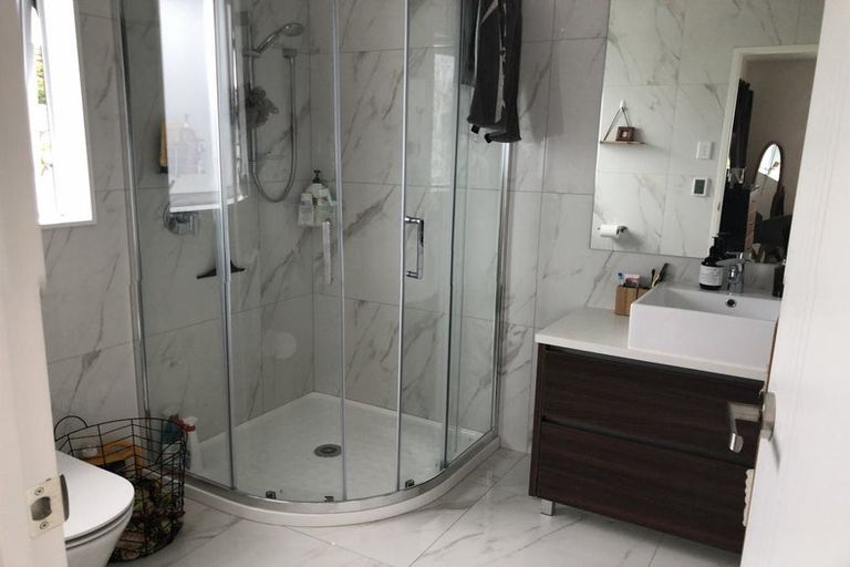 Photo of property in 31 Devonshire Road, Unsworth Heights, Auckland, 0632