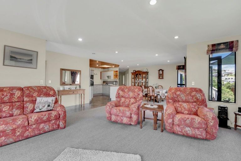 Photo of property in 10 Matai Place, Waikawa, Picton, 7220