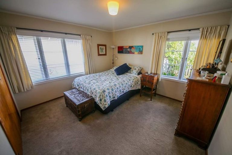 Photo of property in 3 Alma Street, Te Atatu South, Auckland, 0610