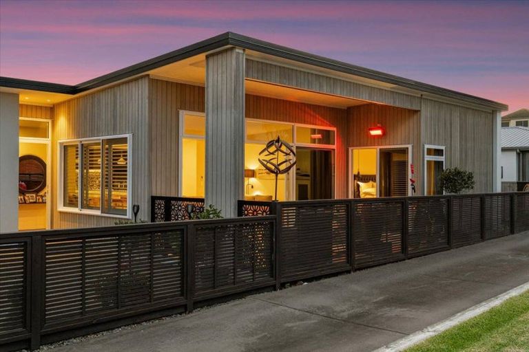 Photo of property in 2 Laing Place, Otumoetai, Tauranga, 3110