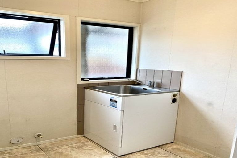 Photo of property in 73 Santiago Crescent, Unsworth Heights, Auckland, 0632