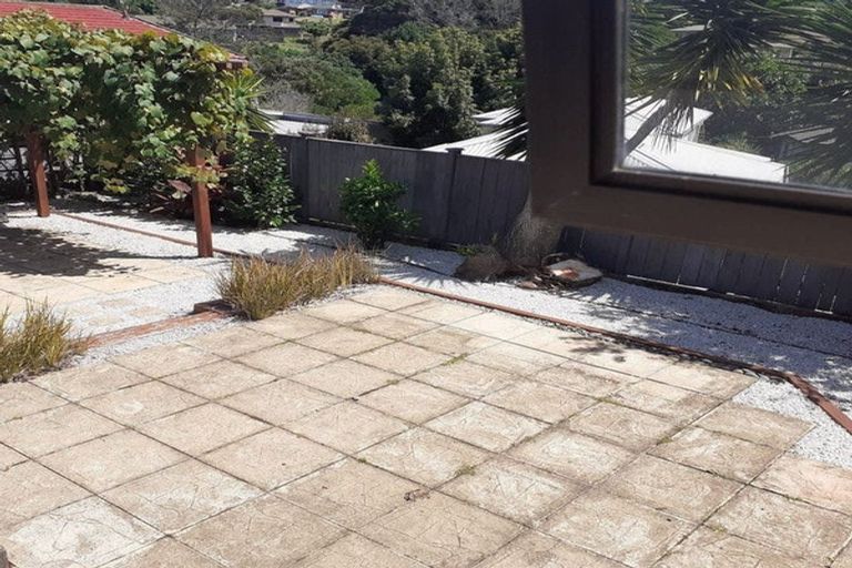 Photo of property in 36 Deverell Place, Northcross, Auckland, 0632