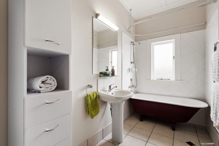 Photo of property in 17 Worthington Place, West Harbour, Auckland, 0618