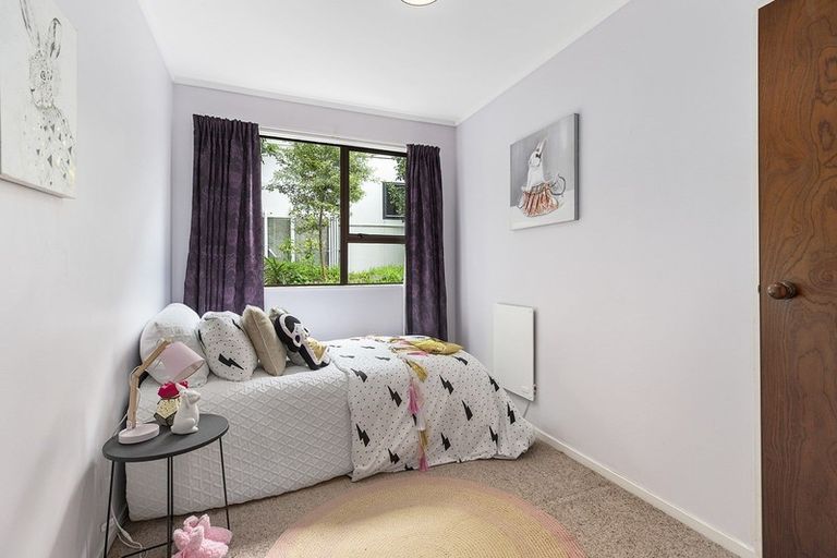 Photo of property in 84 Amapur Drive, Khandallah, Wellington, 6035