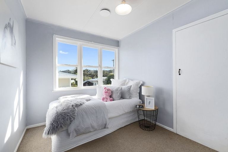 Photo of property in 1/28 Neal Avenue, Glenfield, Auckland, 0629