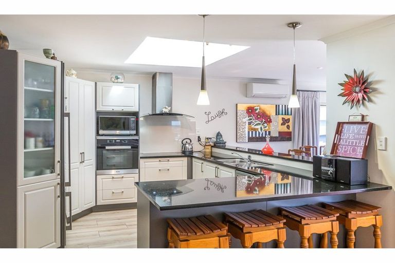 Photo of property in 32 Blue Heron Rise, Stanmore Bay, Whangaparaoa, 0932