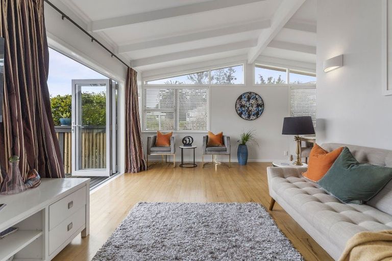 Photo of property in 22 Robbies Road, Shelly Park, Auckland, 2014