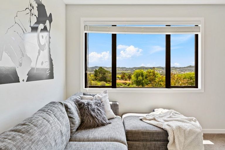 Photo of property in 7 Nerehana Place, Red Beach, 0932