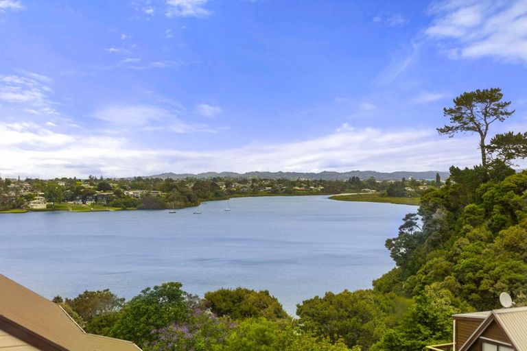 Photo of property in 17a Constable Lane, West Harbour, Auckland, 0618