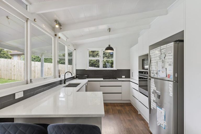 Photo of property in 18 Penton Road, Stanmore Bay, Whangaparaoa, 0932