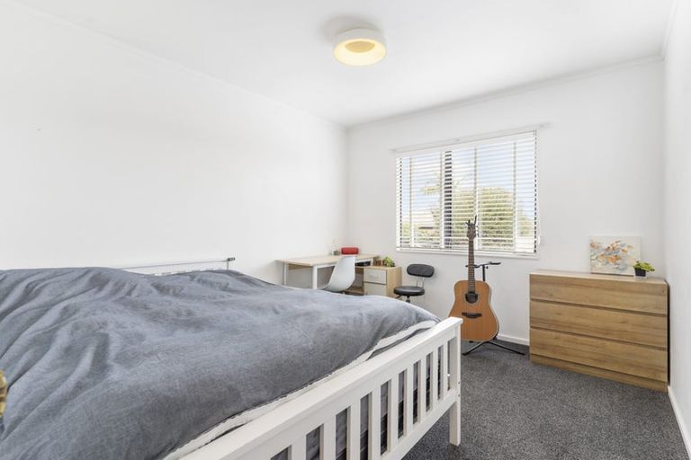 Photo of property in 2/23 Heathglen Place, Bayview, Auckland, 0629