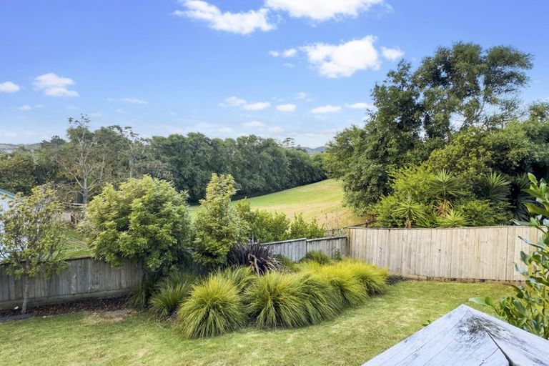 Photo of property in 7 Nerehana Place, Red Beach, 0932