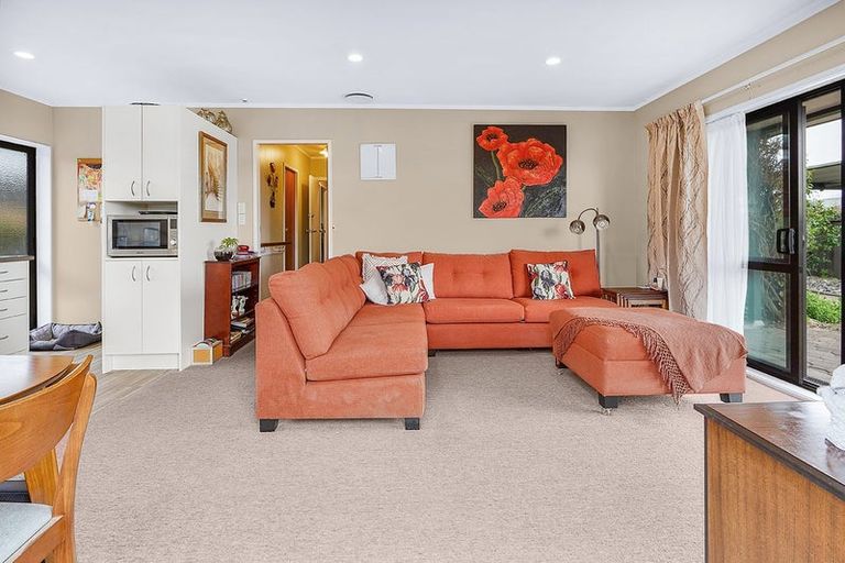 Photo of property in 21 Leyton Place, Nawton, Hamilton, 3200