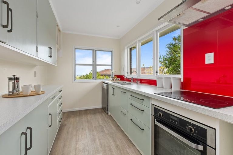 Photo of property in 30a Geoffrey Road, Torbay, Auckland, 0630