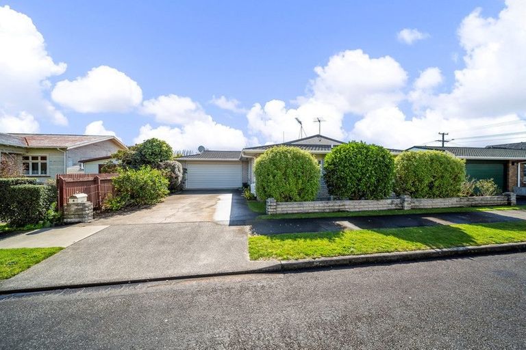 Photo of property in 4 Massey Street, Westown, New Plymouth, 4310
