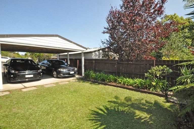 Photo of property in 1/6 Sevilla Place, Unsworth Heights, Auckland, 0632