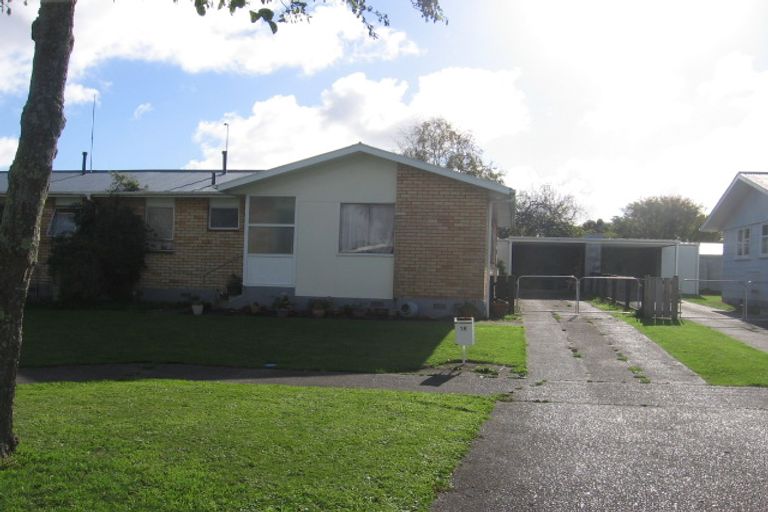 Photo of property in 18 Halswell Crescent, Westbrook, Palmerston North, 4412