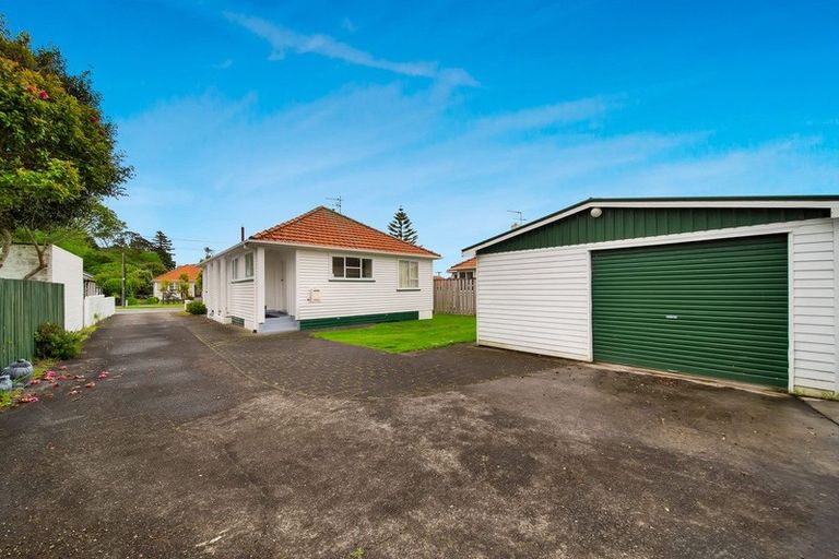 Photo of property in 11 List Street, Welbourn, New Plymouth, 4310