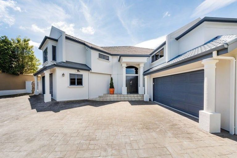 Photo of property in 33 Ruapehu Drive, Fitzherbert, Palmerston North, 4410