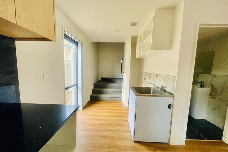 Photo of property in 10a Benton Place, Manurewa, Auckland, 2102