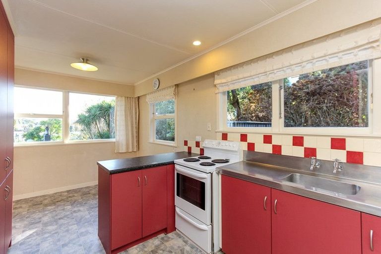 Photo of property in 9 Sardinha Place, Marfell, New Plymouth, 4310