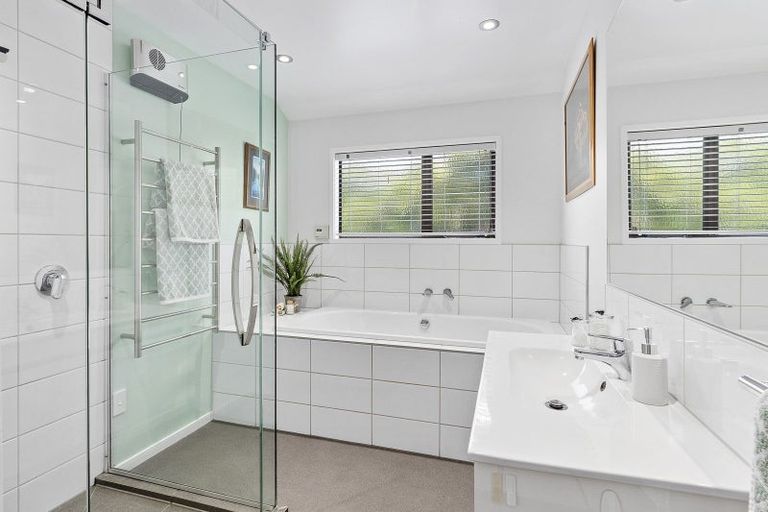 Photo of property in 72 Beacon Hill Road, Strathmore Park, Wellington, 6022