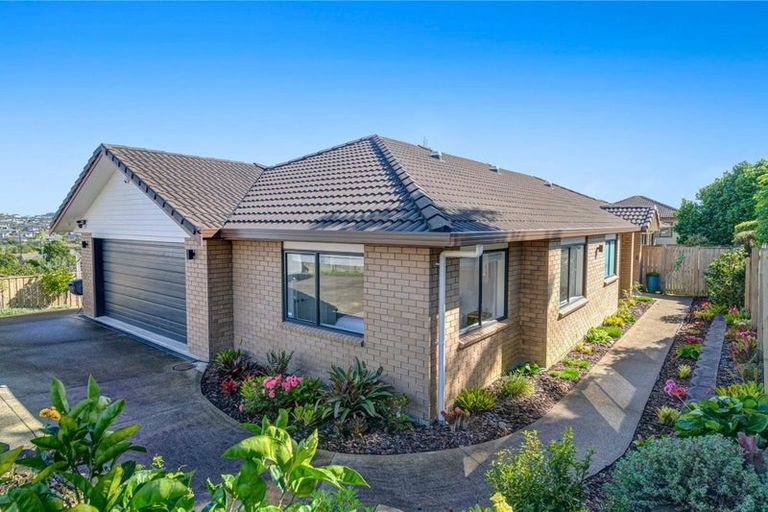 Photo of property in 14 Seamount Drive, Red Beach, 0932