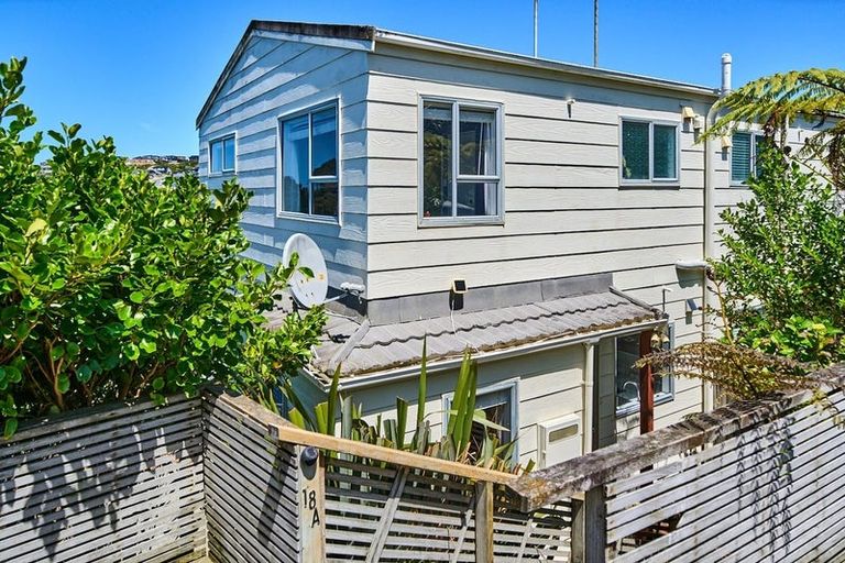 Photo of property in 18a Cheltenham Terrace, Newlands, Wellington, 6037