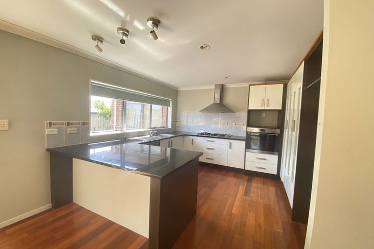 Photo of property in 29 Toledo Avenue, Henderson, Auckland, 0612