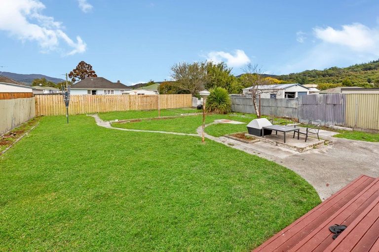 Photo of property in 11 Russell Road, Wainuiomata, Lower Hutt, 5014