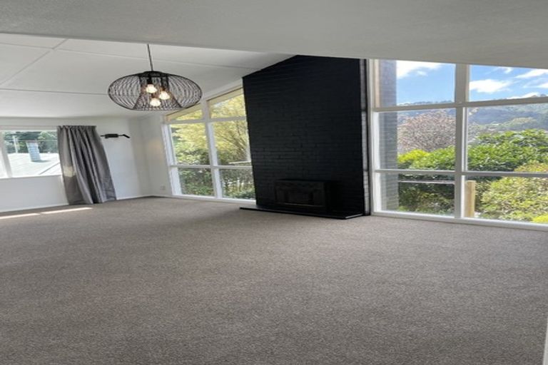 Photo of property in 37 Bird Grove, Stokes Valley, Lower Hutt, 5019