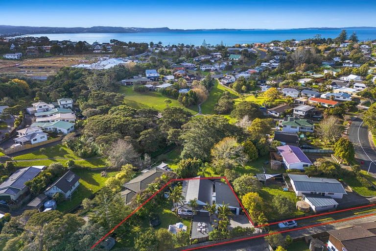 Photo of property in 61 Brian Crescent, Stanmore Bay, Whangaparaoa, 0932