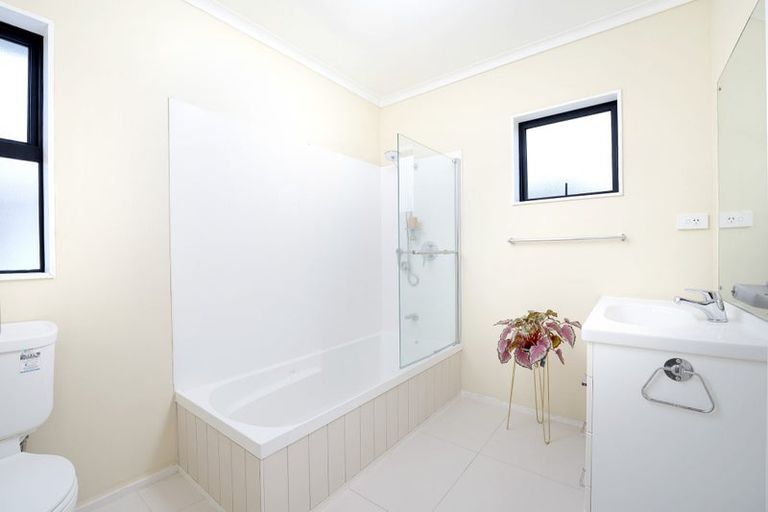 Photo of property in 20 Pyramid Place, Glen Eden, Auckland, 0602