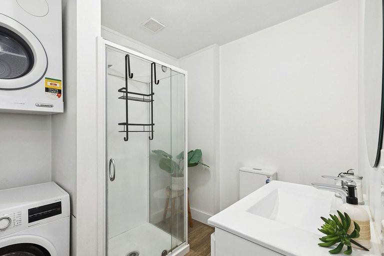 Photo of property in 1/5 Hopper Street, Mount Cook, Wellington, 6011