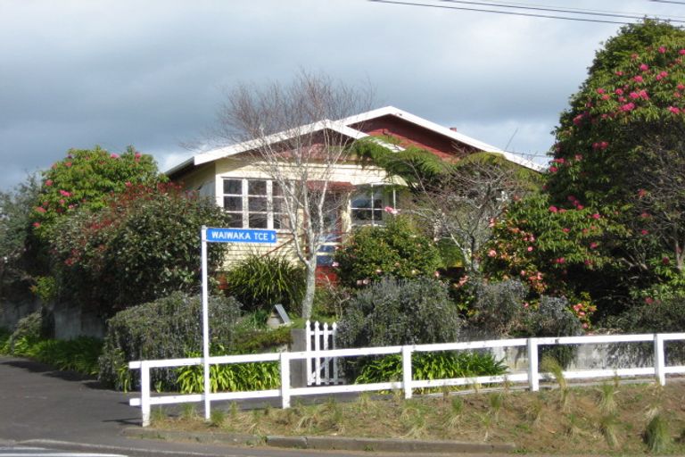 Photo of property in 2 Chilman Street, Strandon, New Plymouth, 4312