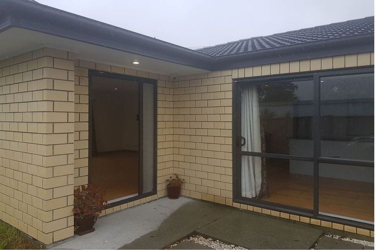 Photo of property in 79a Stanley Road, Glenfield, Auckland, 0629