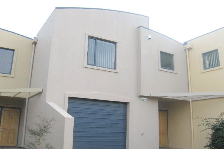 Photo of property in 14 Marina View, Paremata, Porirua, 5026