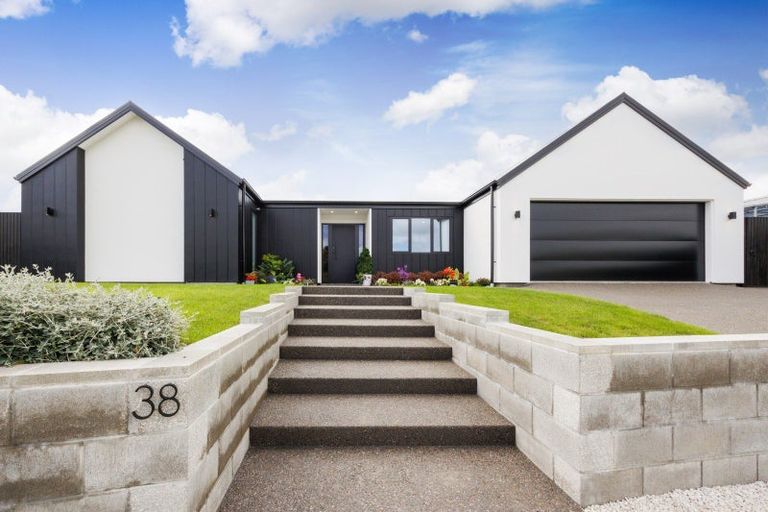 Photo of property in 38 Ashford Avenue, Hokowhitu, Palmerston North, 4410