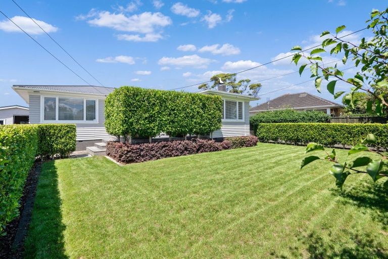 Photo of property in 5 Wallace Road, Mangere Bridge, Auckland, 2022