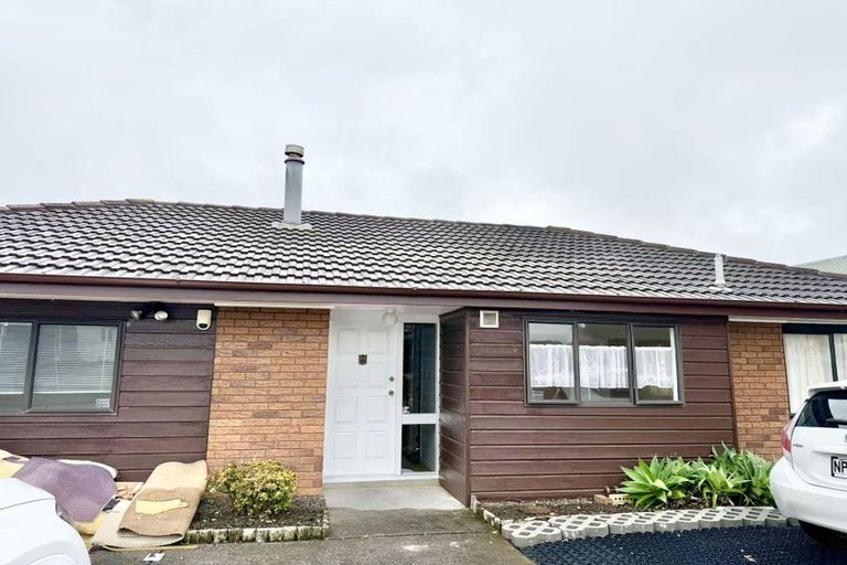 Photo of property in 149 Botany Road, Botany Downs, Auckland, 2010