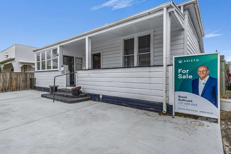 Photo of property in 208 Lyndon Road West, Hastings, 4122