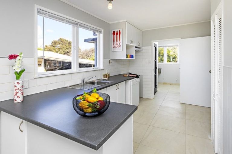 Photo of property in 9 Roseanne Road, Manurewa, Auckland, 2102