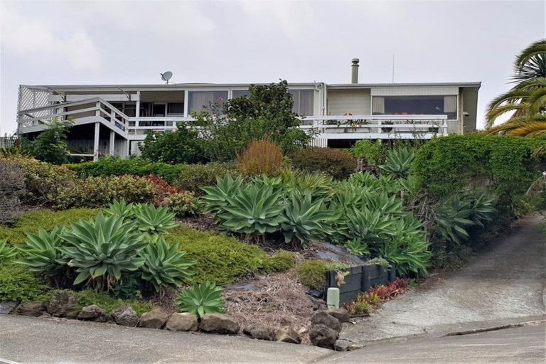 Photo of property in 25 Powells Road, Cable Bay, 0420