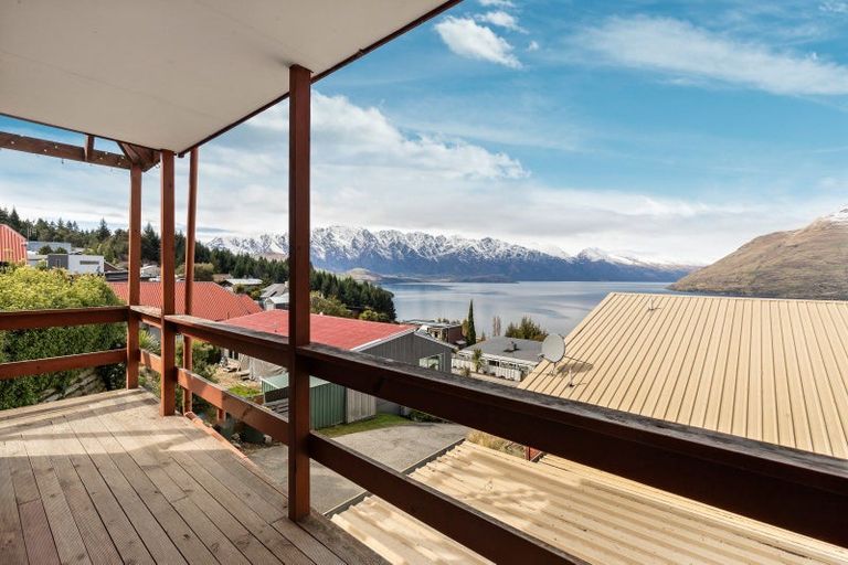 Photo of property in 60b Wynyard Crescent, Fernhill, Queenstown, 9300