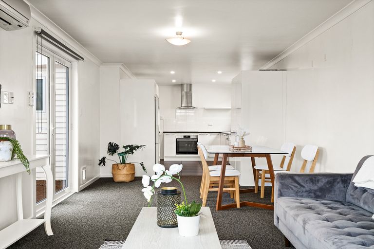 Photo of property in 272 Oxford Street, South Dunedin, Dunedin, 9012